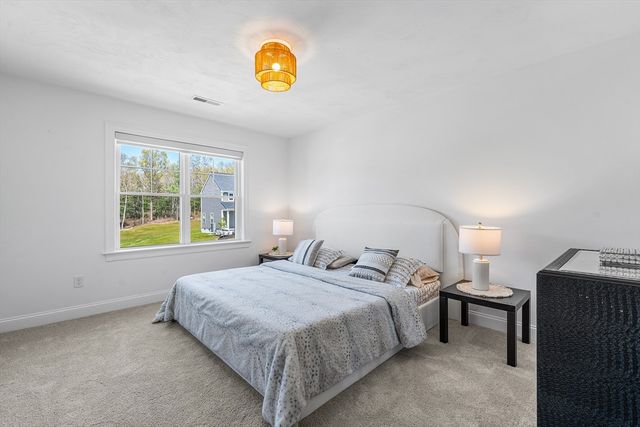 93 Mantell Rd, Uxbridge, MA 01569