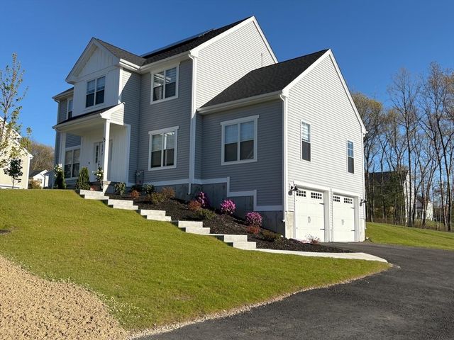 93 Mantell Rd, Uxbridge, MA 01569