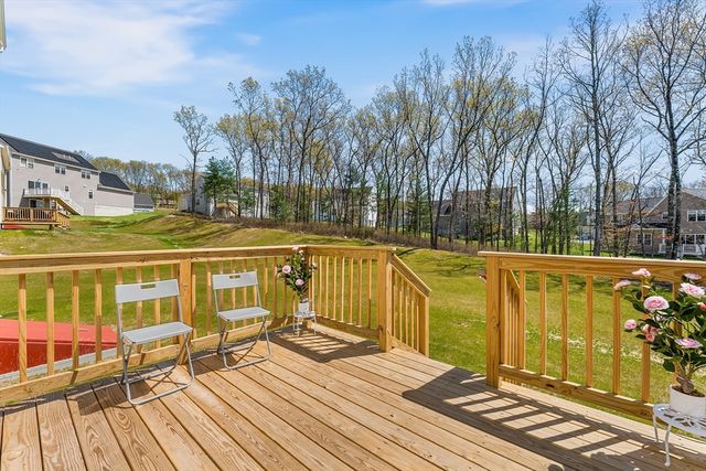 93 Mantell Rd, Uxbridge, MA 01569