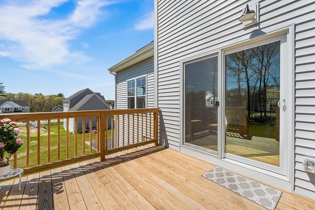93 Mantell Rd, Uxbridge, MA 01569