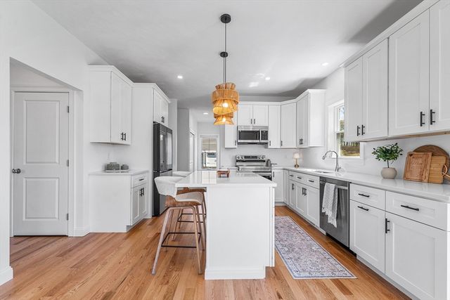 93 Mantell Rd, Uxbridge, MA 01569