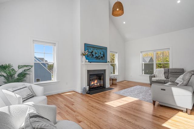 93 Mantell Rd, Uxbridge, MA 01569