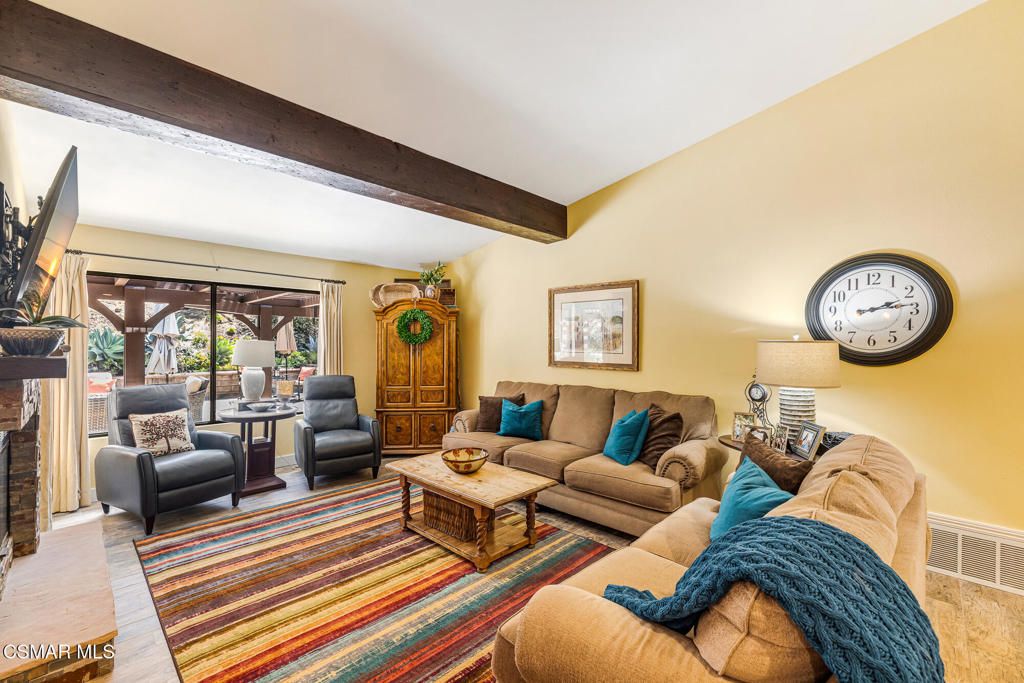 Image 10 of property listing at 13954 Keisha Drive, Moorpark, CA 93021