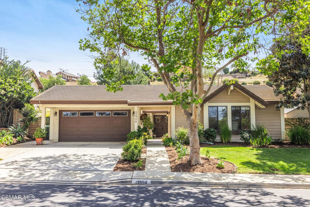 Image 2 of property listing at 13954 Keisha Drive, Moorpark, CA 93021