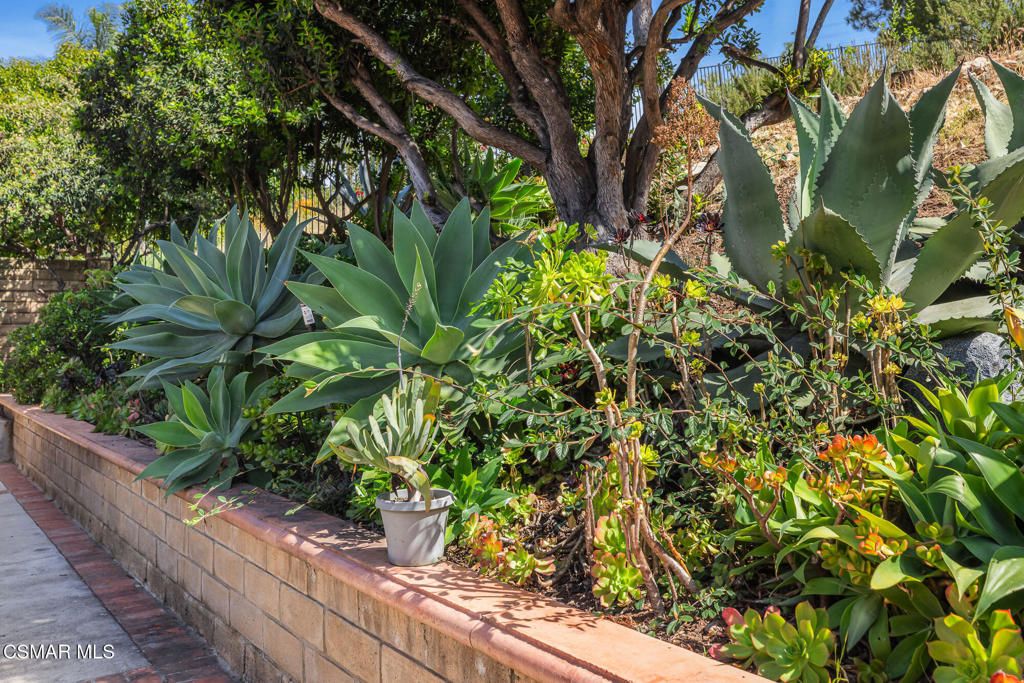 Image 48 of property listing at 13954 Keisha Drive, Moorpark, CA 93021