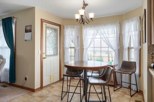 3265 W Grandview Street, Springfield, MO 65803