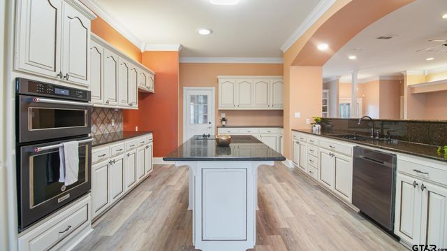 15360 Wagon Wheel Drive, Chandler, TX 75758