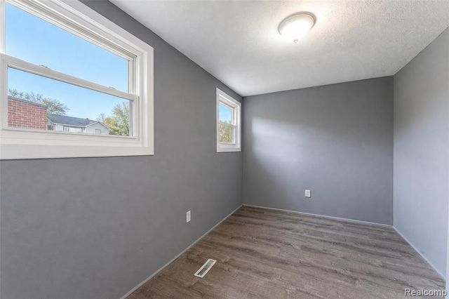 26137 Superior Road, Taylor, MI 48180