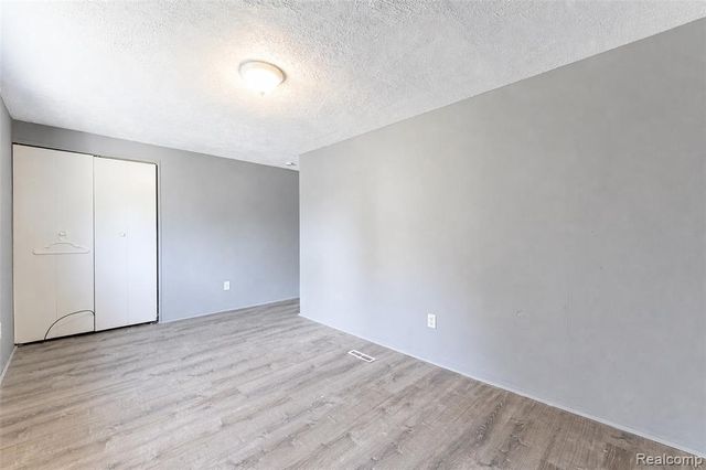 26137 Superior Road, Taylor, MI 48180
