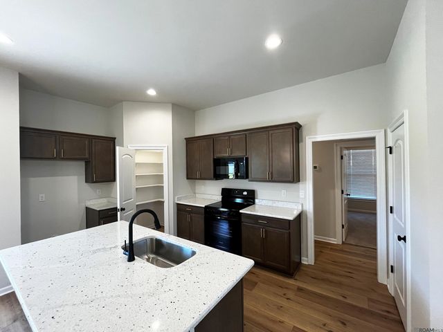 2086 Sherri's Way, Port Allen, LA 70767