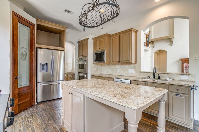 6898 Valley Brook Drive, Frisco, TX 75035