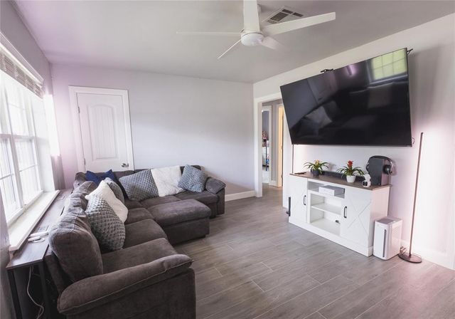 629 S Highland Drive, Mustang, OK 73064
