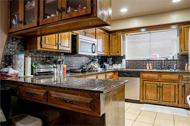 8301 Willow Creek Boulevard, Oklahoma City, OK 73162