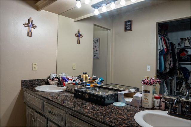 8301 Willow Creek Boulevard, Oklahoma City, OK 73162