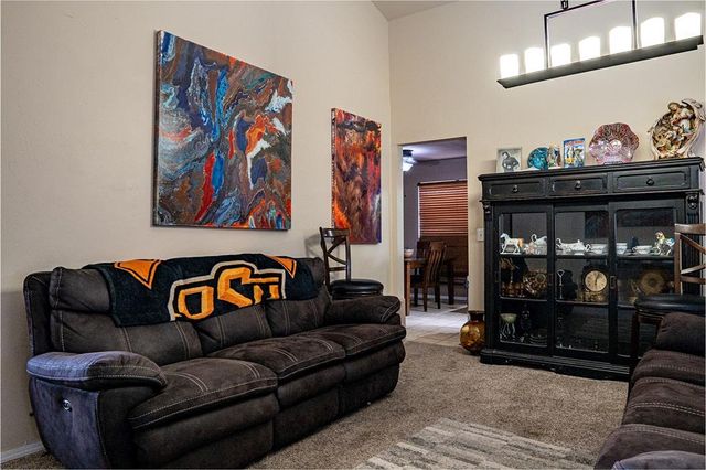 8301 Willow Creek Boulevard, Oklahoma City, OK 73162