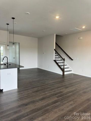 5724 Runnel Way, Harrisburg, NC 28075