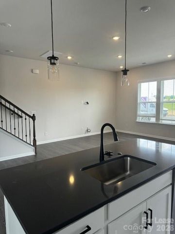 5724 Runnel Way, Harrisburg, NC 28075