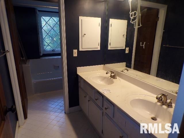 16 WILDWOOD Trail, Bettendorf, IA 52722