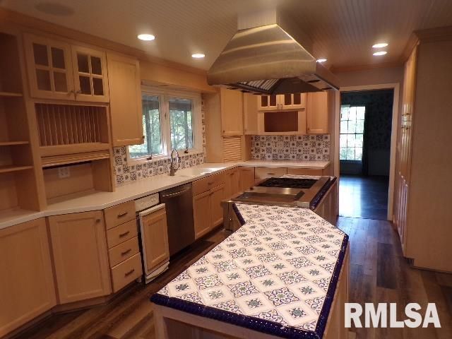 16 WILDWOOD Trail, Bettendorf, IA 52722