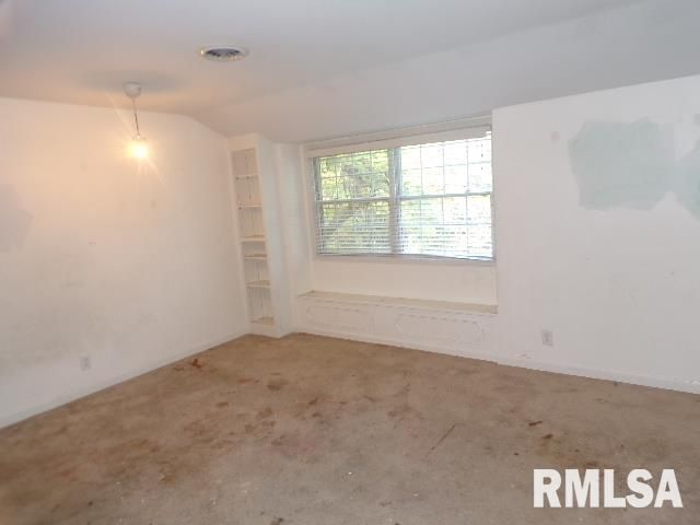 16 WILDWOOD Trail, Bettendorf, IA 52722