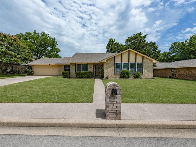 1327 Big Stone Gap Road, Duncanville, TX 75137