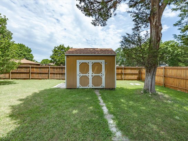 1327 Big Stone Gap Road, Duncanville, TX 75137