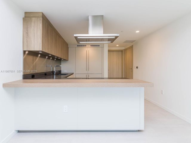 1000 Brickell Plz 4104, Miami, FL 33131