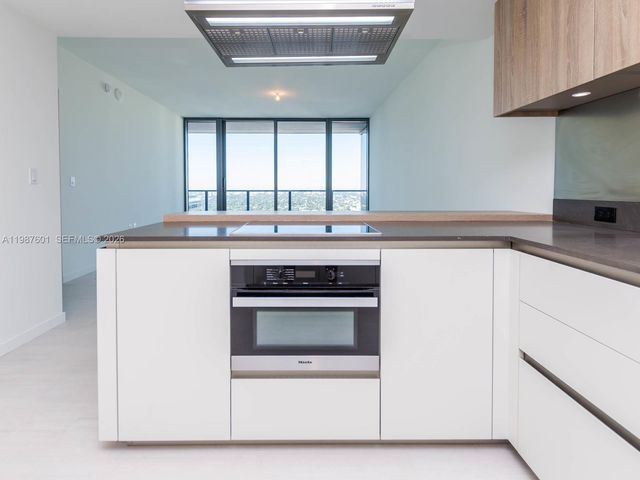 1000 Brickell Plz 4104, Miami, FL 33131