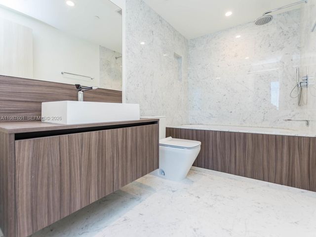 1000 Brickell Plz 4104, Miami, FL 33131