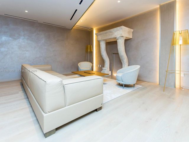 1000 Brickell Plz 4104, Miami, FL 33131