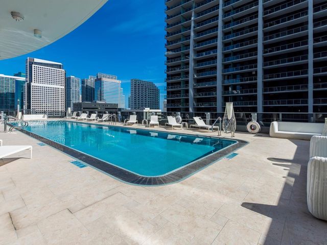 1000 Brickell Plz 4104, Miami, FL 33131