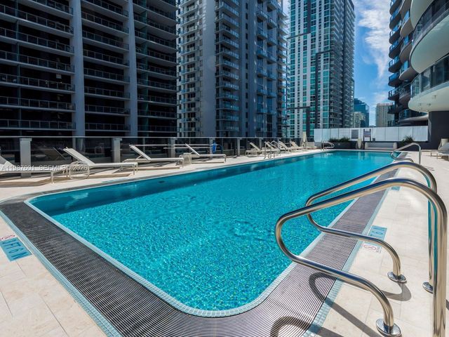 1000 Brickell Plz 4104, Miami, FL 33131