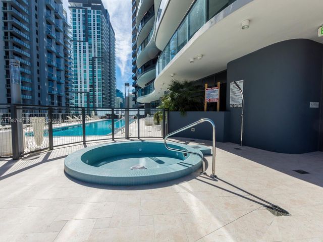 1000 Brickell Plz 4104, Miami, FL 33131