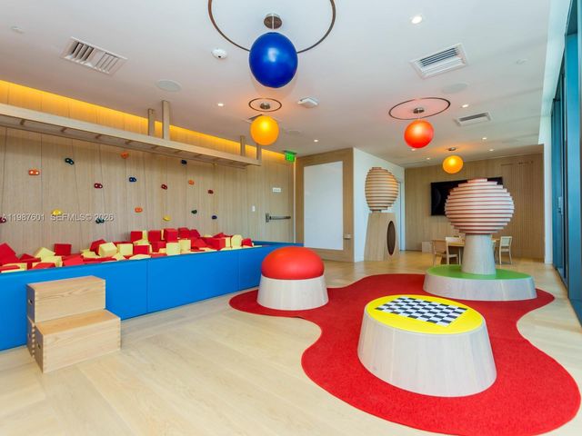 1000 Brickell Plz 4104, Miami, FL 33131