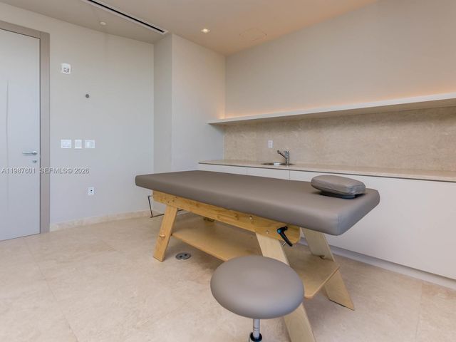 1000 Brickell Plz 4104, Miami, FL 33131