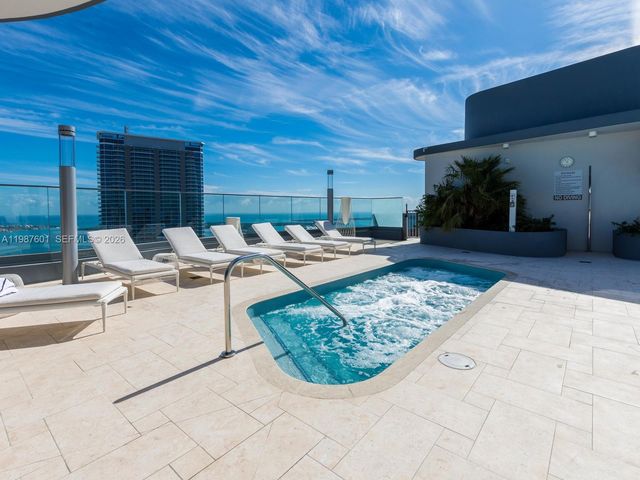 1000 Brickell Plz 4104, Miami, FL 33131