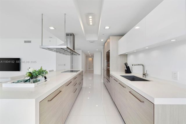 17111 Biscayne Blvd 1110, North Miami Beach, FL 33160