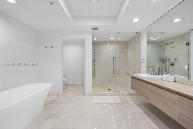 17111 Biscayne Blvd 1110, North Miami Beach, FL 33160