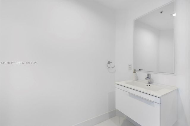 17111 Biscayne Blvd 1110, North Miami Beach, FL 33160