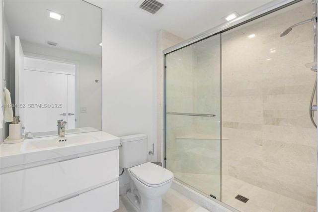 17111 Biscayne Blvd 1110, North Miami Beach, FL 33160