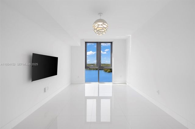 17111 Biscayne Blvd 1110, North Miami Beach, FL 33160