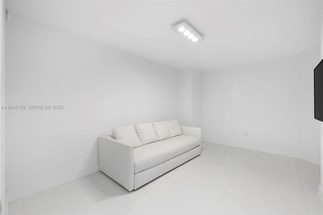 17111 Biscayne Blvd 1110, North Miami Beach, FL 33160