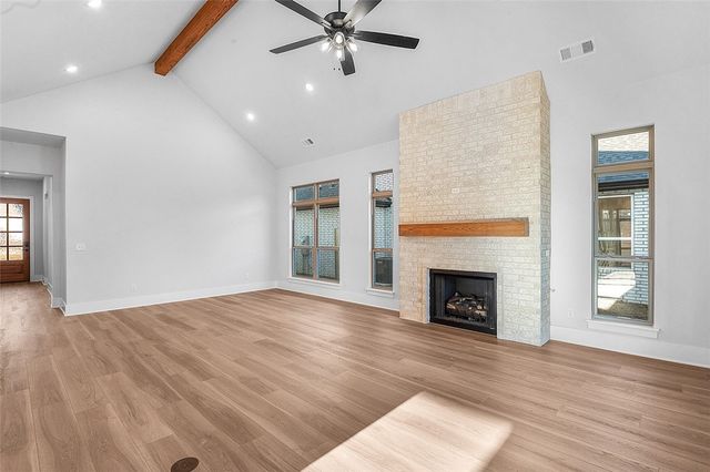 374 Woodsbury Lane, Elm Springs, AR 72762