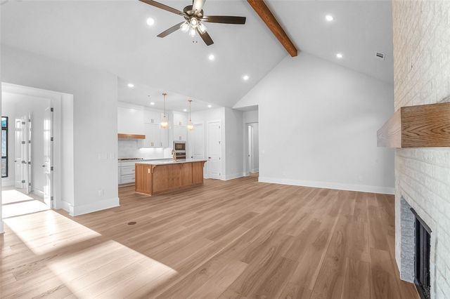 374 Woodsbury Lane, Elm Springs, AR 72762