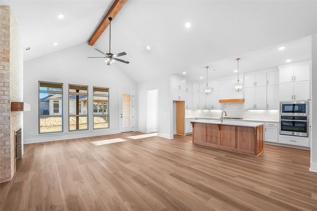 374 Woodsbury Lane, Elm Springs, AR 72762