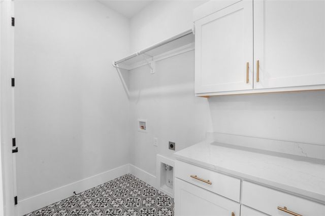 374 Woodsbury Lane, Elm Springs, AR 72762