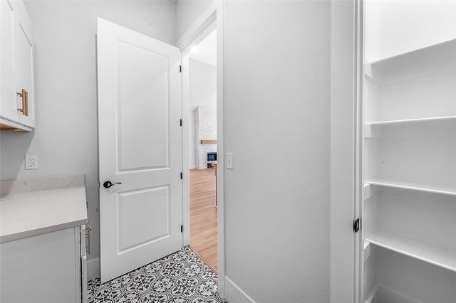 374 Woodsbury Lane, Elm Springs, AR 72762