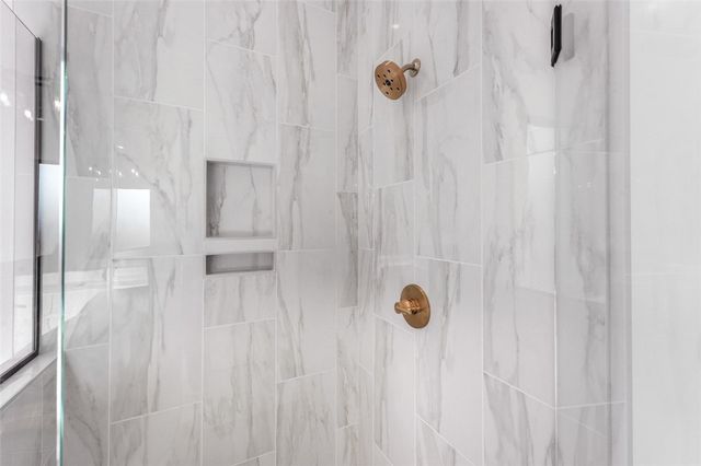 374 Woodsbury Lane, Elm Springs, AR 72762