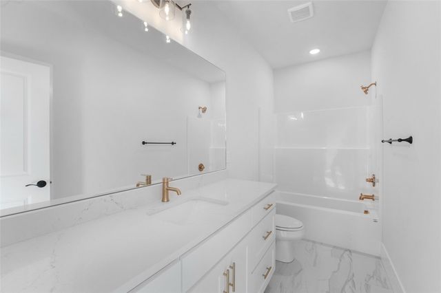 374 Woodsbury Lane, Elm Springs, AR 72762