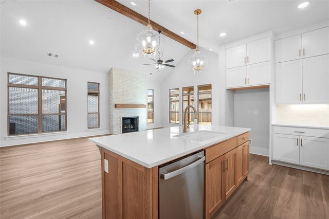 374 Woodsbury Lane, Elm Springs, AR 72762